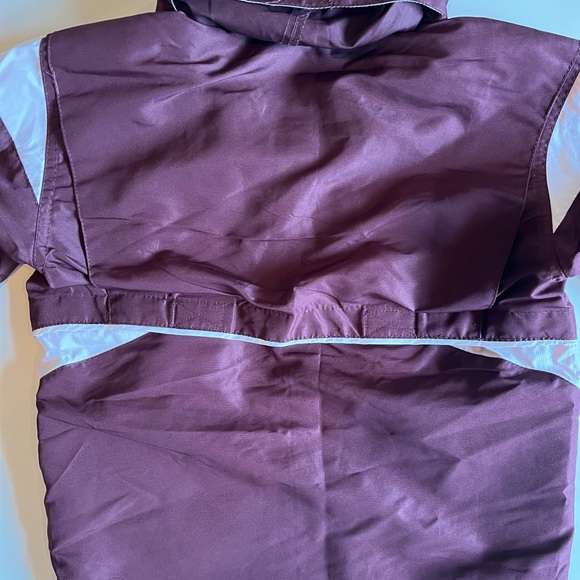 Holloway jacket
In excellent condition 
Like new. 
Wind type material - Picture 5 of 5